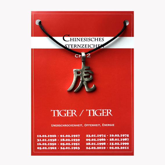 Anhänger Tiger - Chinesische Sternzeichen aus Zinn auf großer Karte