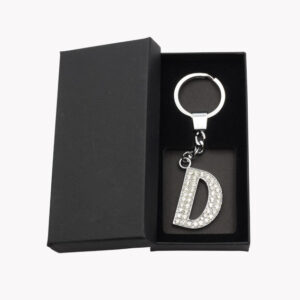 Buchstabe D mit Strasssteinen Schlüsselanhänger in einer schwarzen Geschenkbox