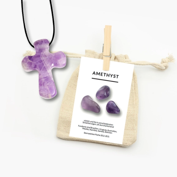 Amethyst Pilgerkreuz Anhänger gebohrt mit Lederband im Jutebeutel mit Beschreibungskarte